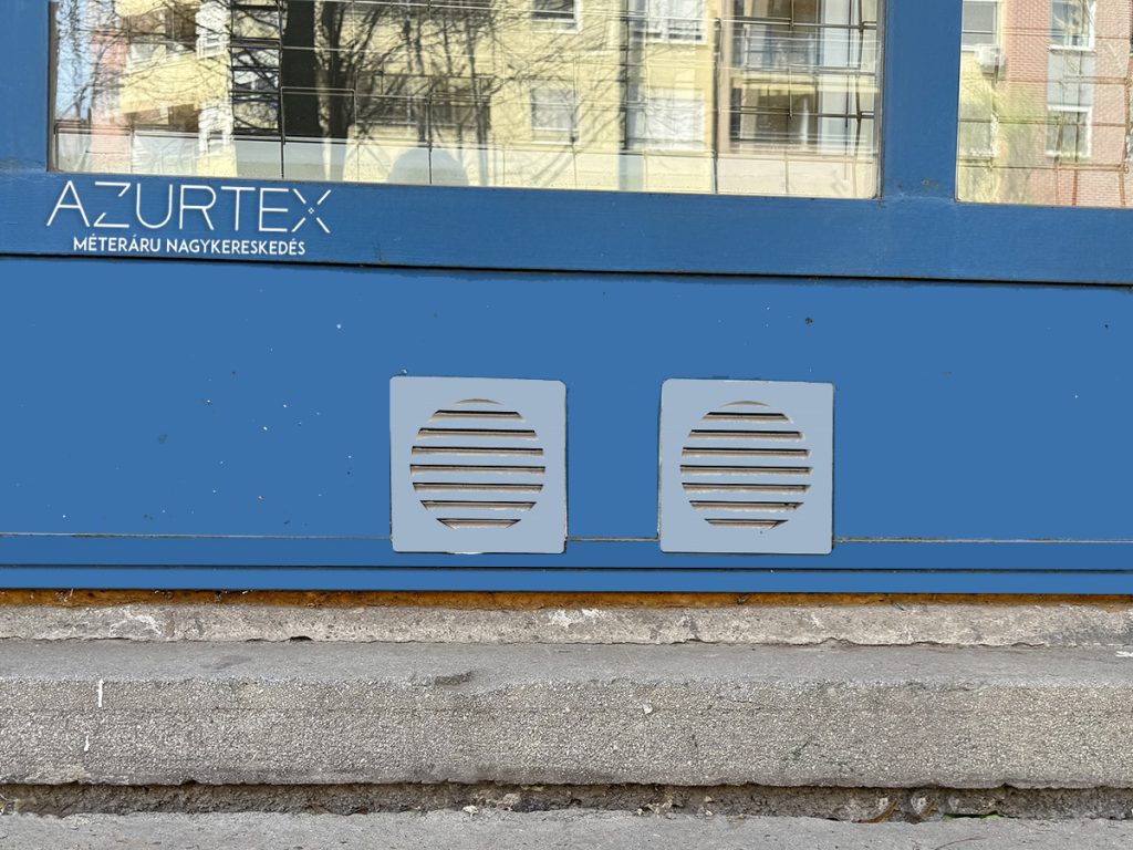A monoblokkos klíma bent, és csak 2 db rács a kültéri falon