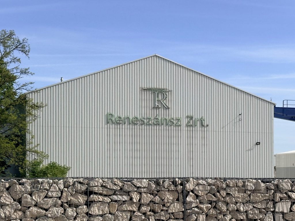 Reneszánsz Köfaragó Zrt. tradicionális kőfaragó szakma és a modern, nagyüzemi gyártás hazai képviselője